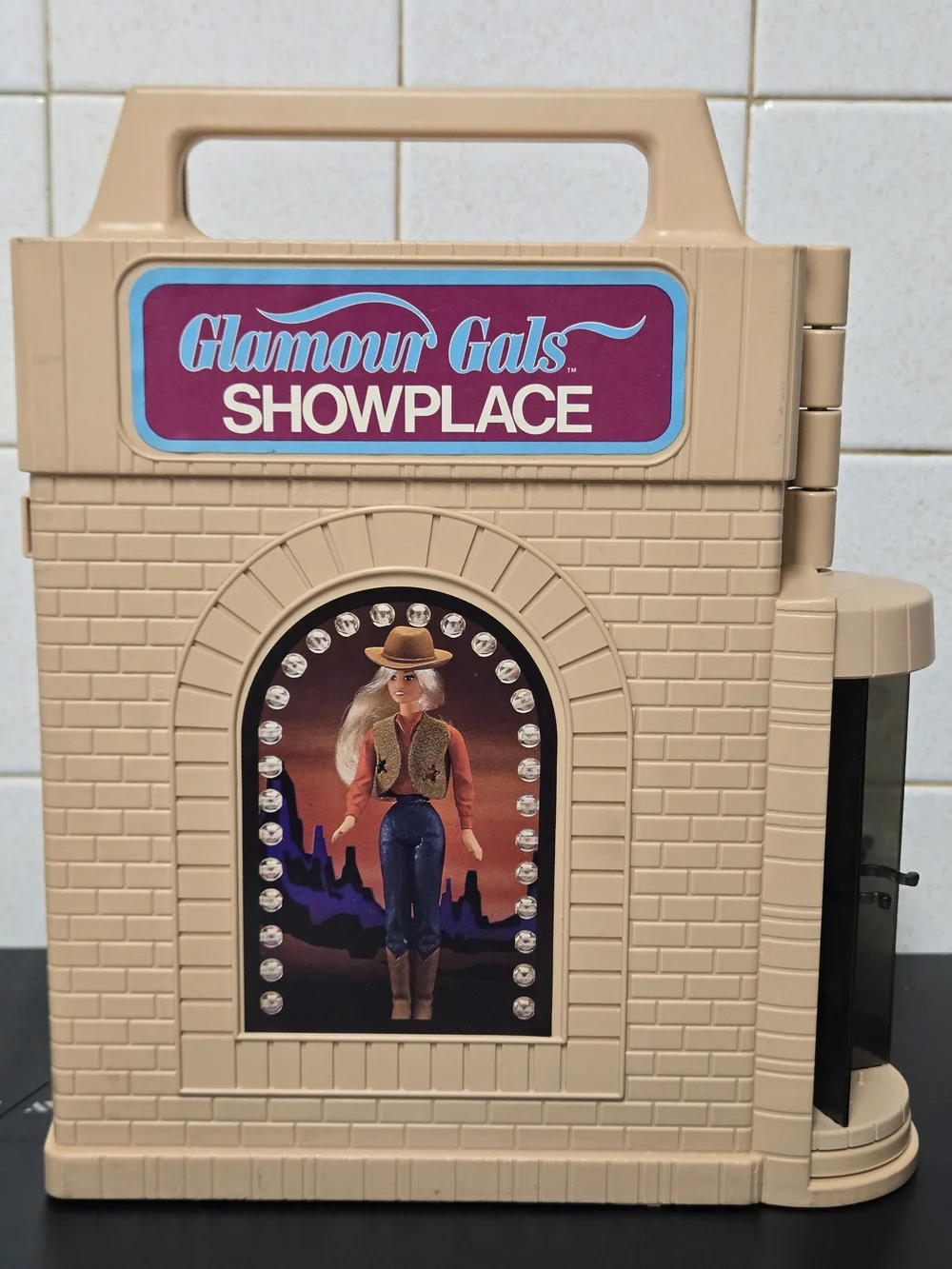 Glamour Gals Showplace Playset By KENNER 1981